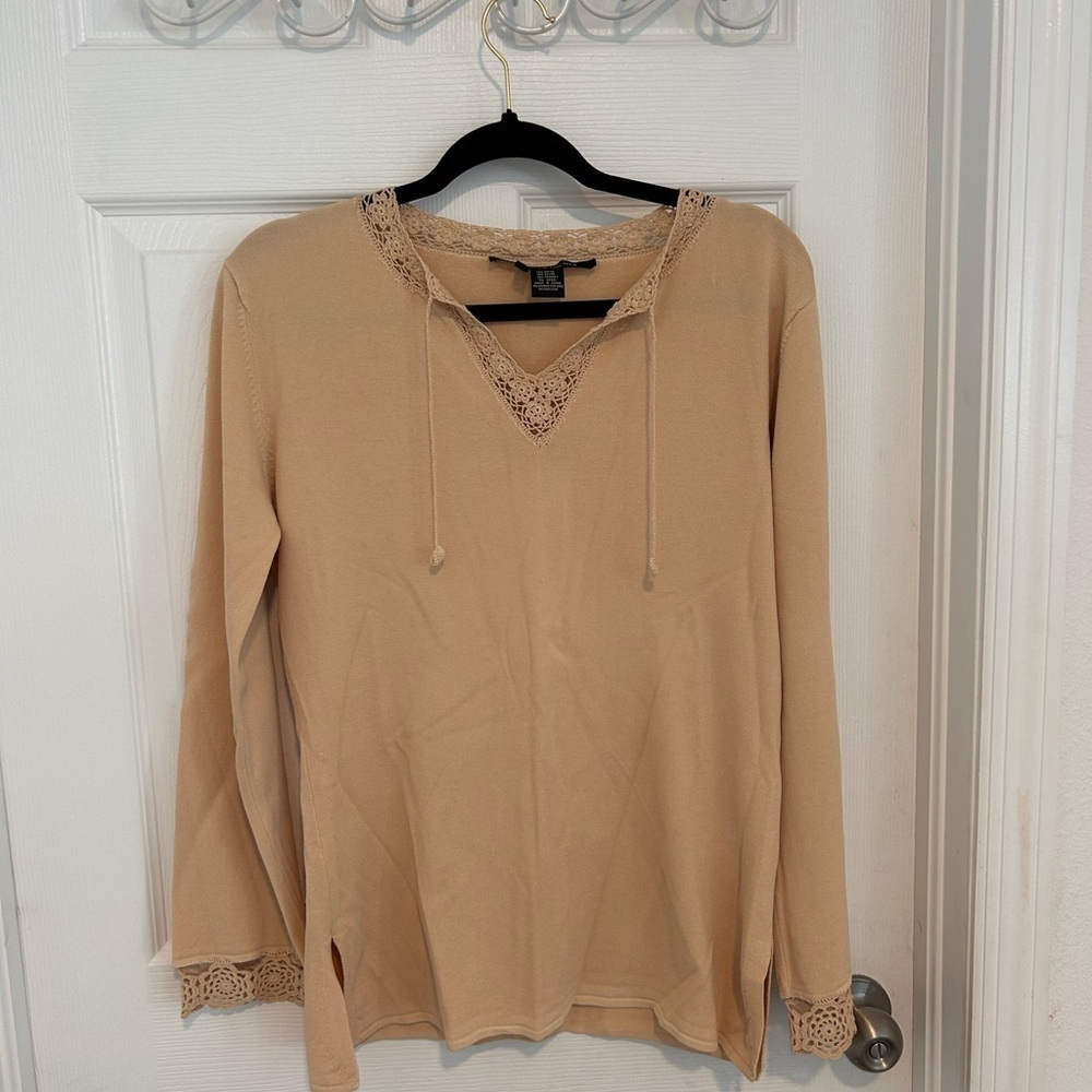 Michelle Nicole Tan Long Sleeve Top w Lace

Size L